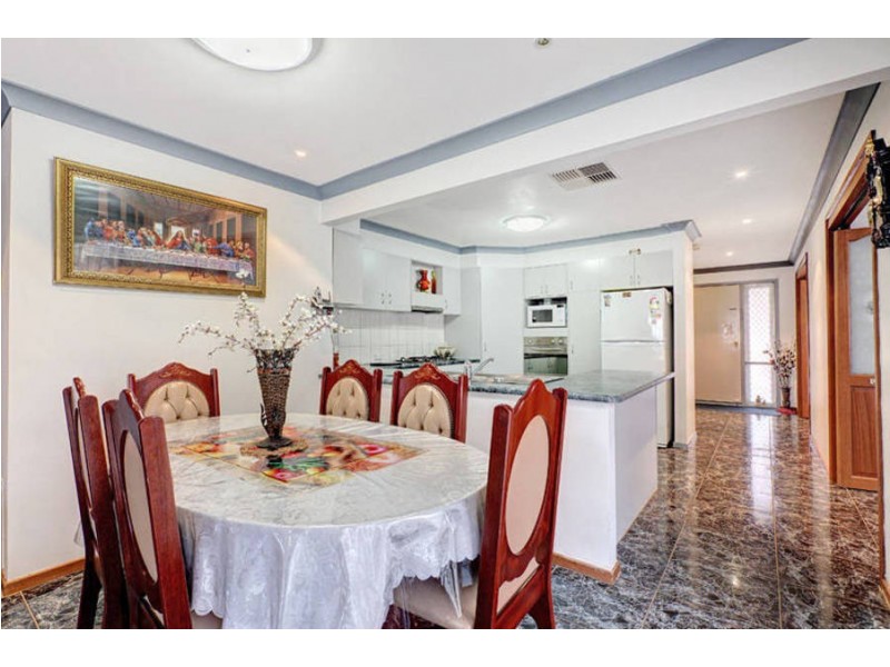 8 Shearer Place, Roxburgh Park VIC 3064