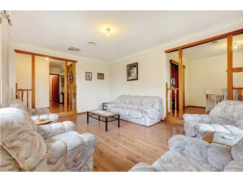 37 Pinnaroo Circuit, Meadow Heights VIC 3048