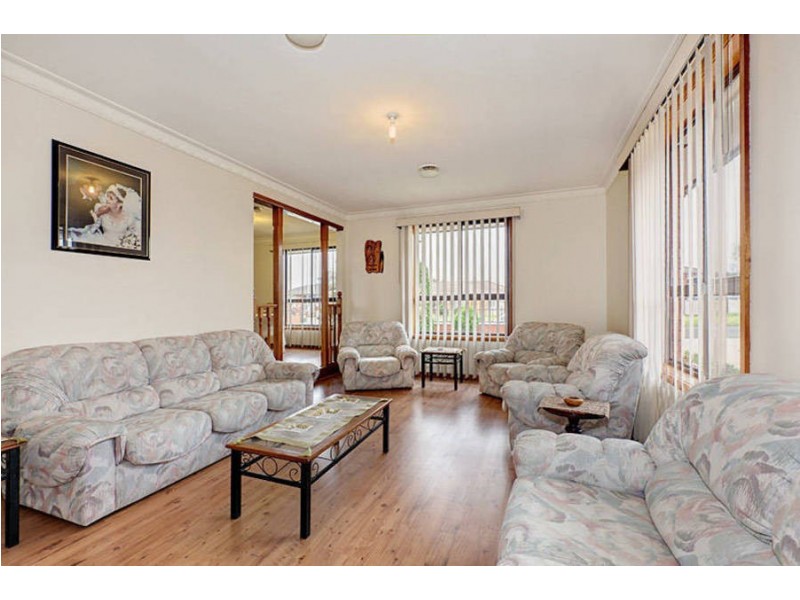 37 Pinnaroo Circuit, Meadow Heights VIC 3048