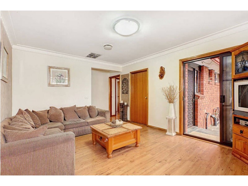 37 Pinnaroo Circuit, Meadow Heights VIC 3048