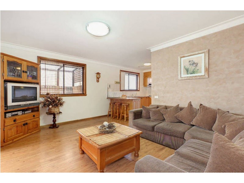 37 Pinnaroo Circuit, Meadow Heights VIC 3048