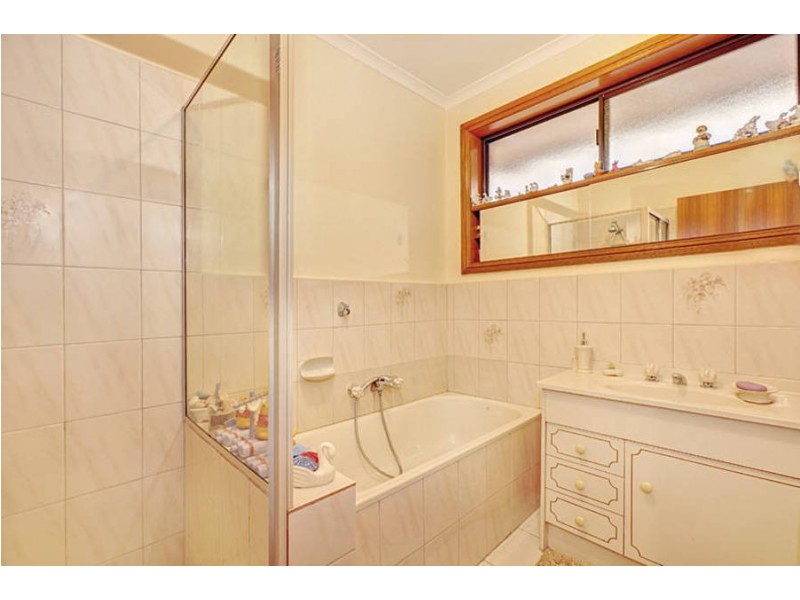 37 Pinnaroo Circuit, Meadow Heights VIC 3048