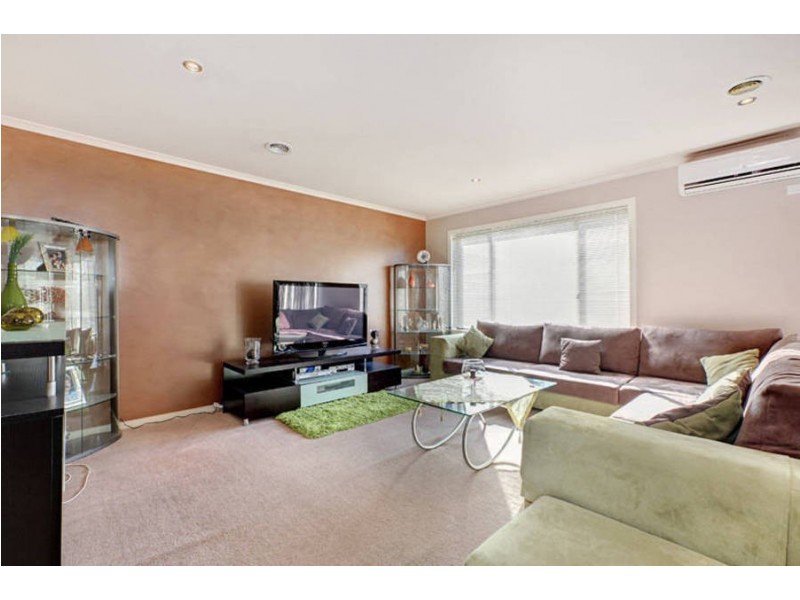 24 Flowerdale Crescent, Roxburgh Park VIC 3064