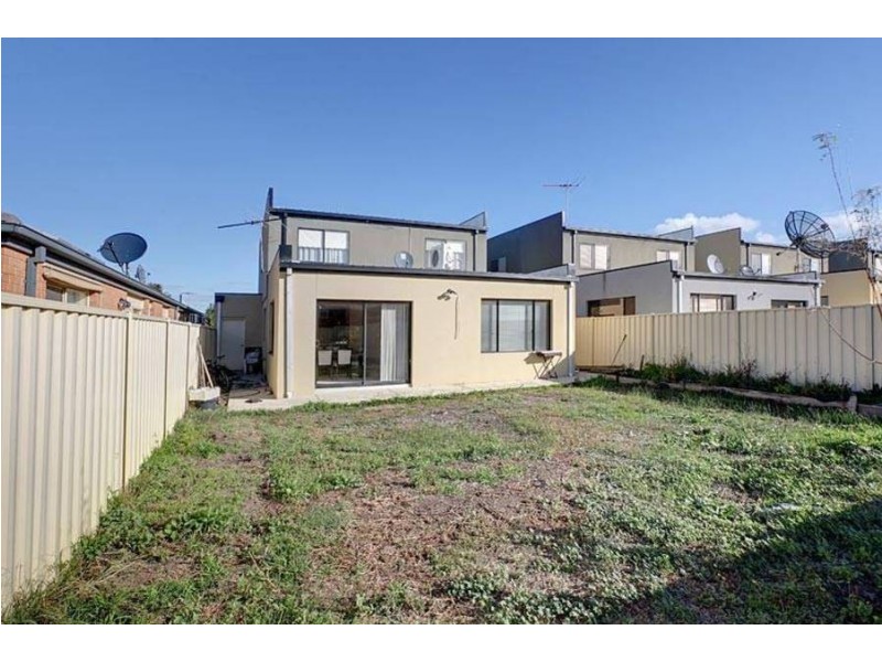 24 Flowerdale Crescent, Roxburgh Park VIC 3064