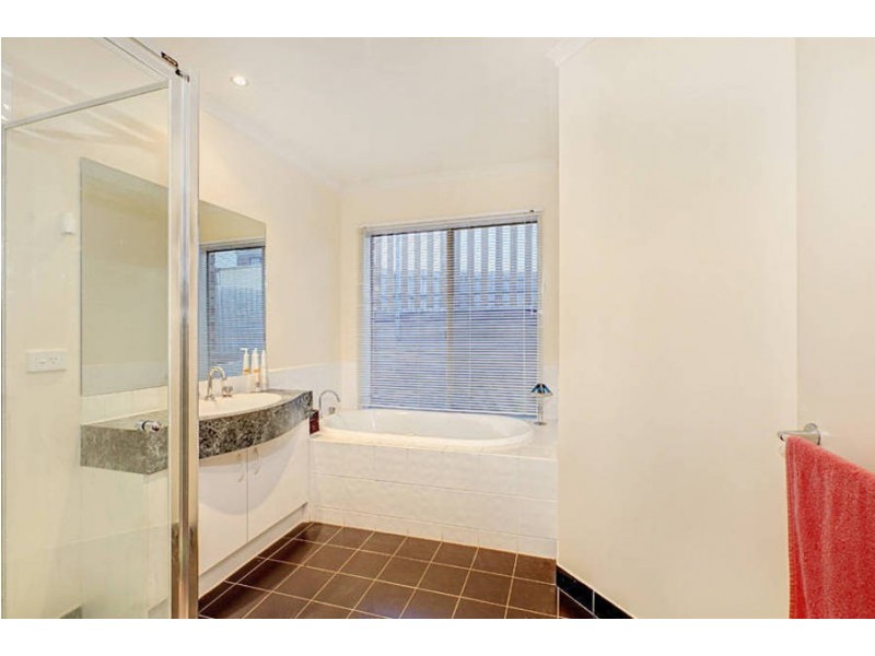 18 Stranraer Close, Greenvale VIC 3059