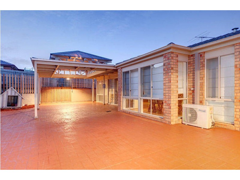 18 Stranraer Close, Greenvale VIC 3059