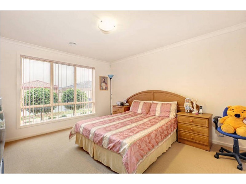 8 Villawood Avenue, Roxburgh Park VIC 3064