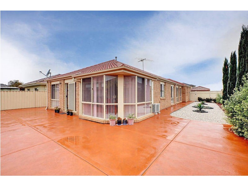 8 Villawood Avenue, Roxburgh Park VIC 3064