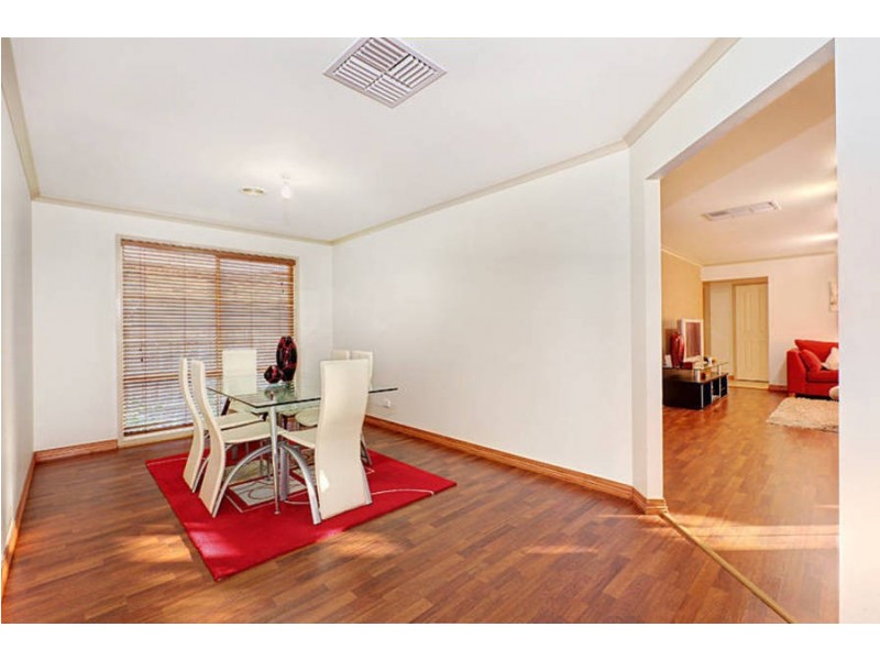 13 Hammond Place, Roxburgh Park VIC 3064