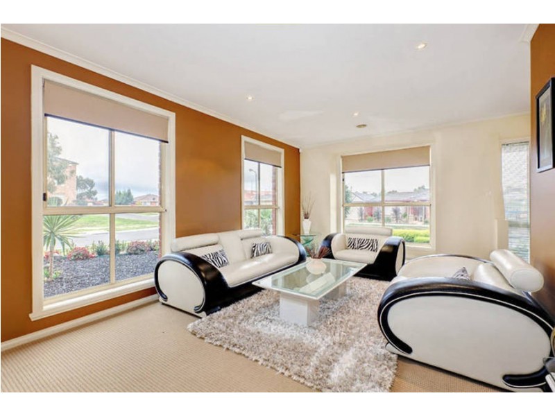 8 Lynx Avenue, Roxburgh Park VIC 3064