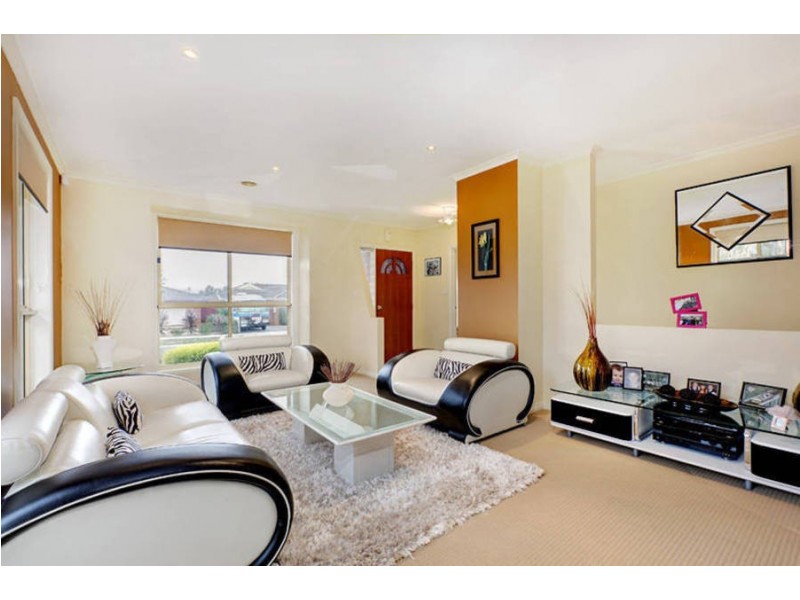 8 Lynx Avenue, Roxburgh Park VIC 3064