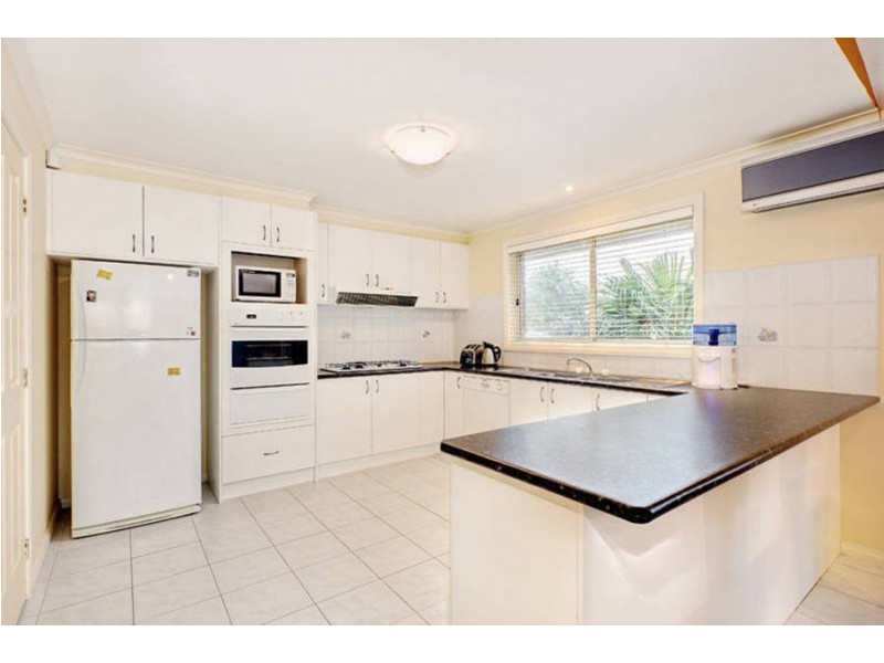 8 Lynx Avenue, Roxburgh Park VIC 3064