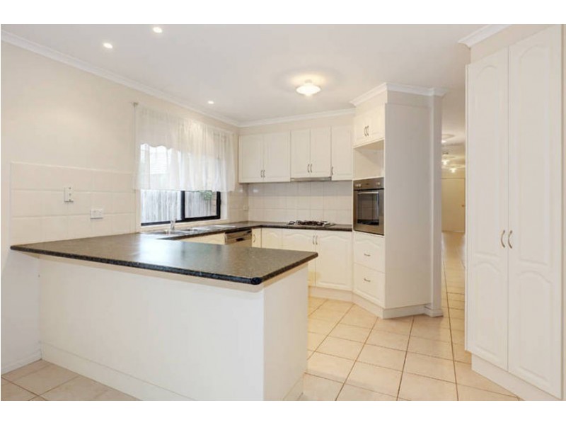 27 McKeown Crescent, Roxburgh Park VIC 3064