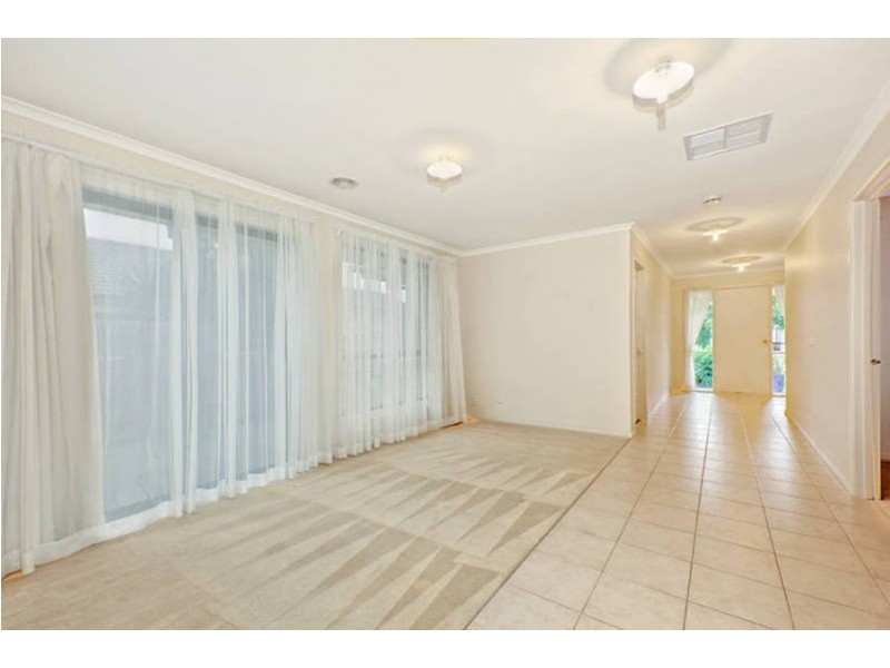 27 McKeown Crescent, Roxburgh Park VIC 3064