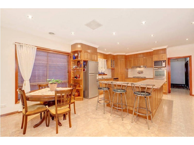 26 Colchester Circuit, Roxburgh Park VIC 3064