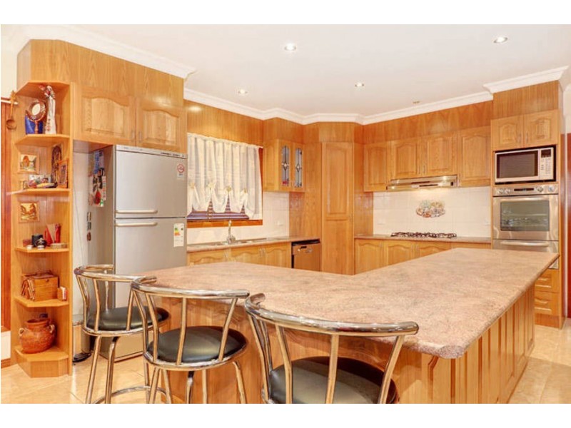 26 Colchester Circuit, Roxburgh Park VIC 3064