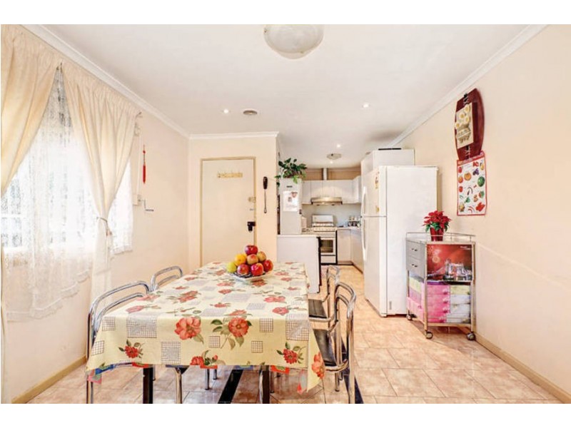 1a Woodburn Crescent, Meadow Heights VIC 3048