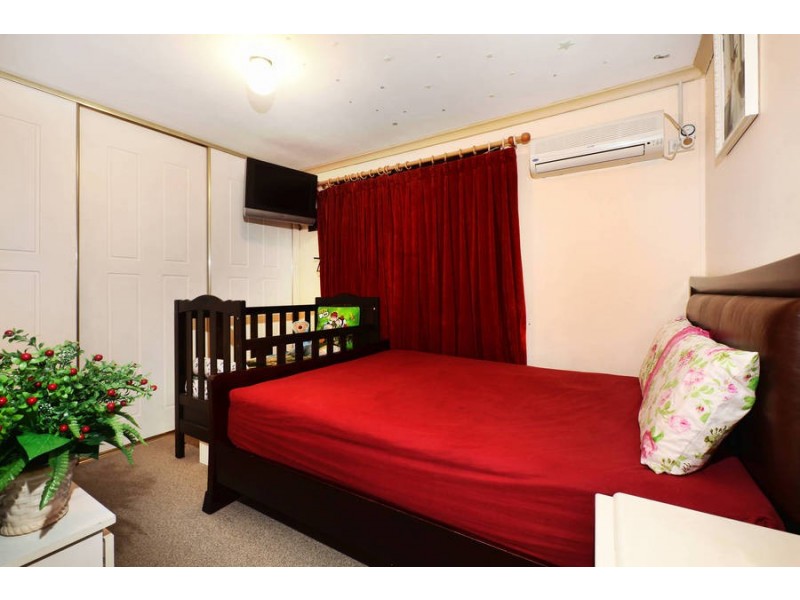 1a Woodburn Crescent, Meadow Heights VIC 3048