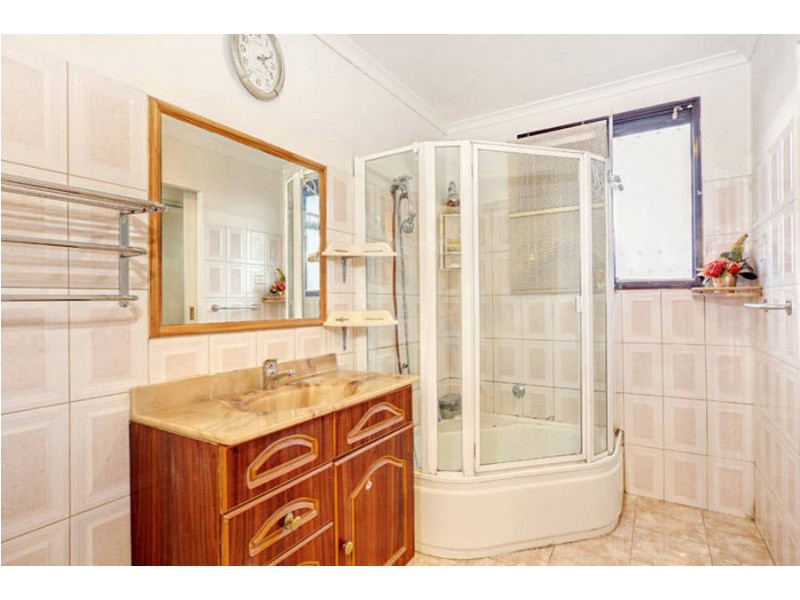 1a Woodburn Crescent, Meadow Heights VIC 3048