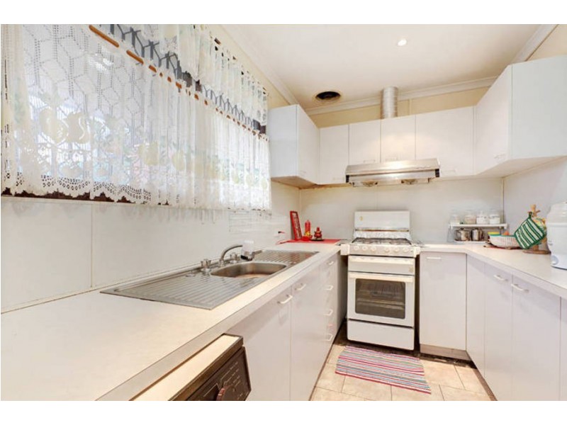 1a Woodburn Crescent, Meadow Heights VIC 3048