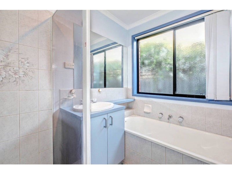 12 Shearer Place, Roxburgh Park VIC 3064