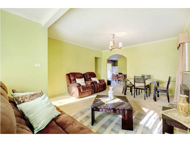 16 Rosedale Crescent, Dallas VIC 3047