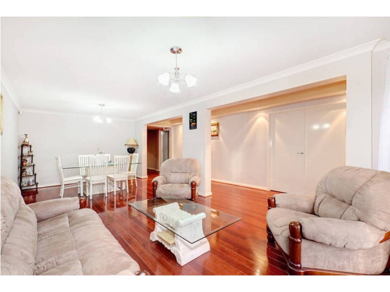 6 Colchester Circuit, Roxburgh Park VIC 3064