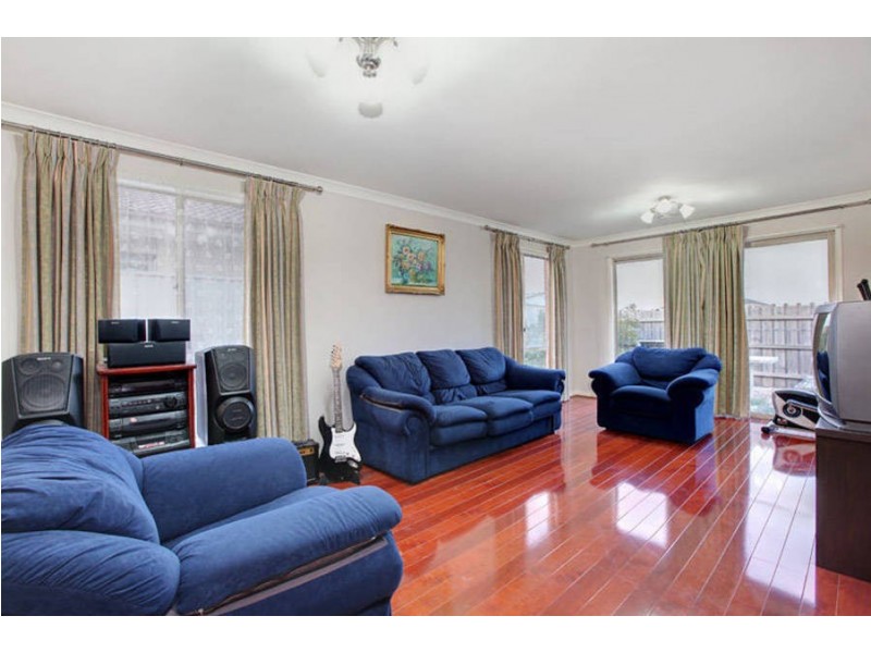 6 Colchester Circuit, Roxburgh Park VIC 3064