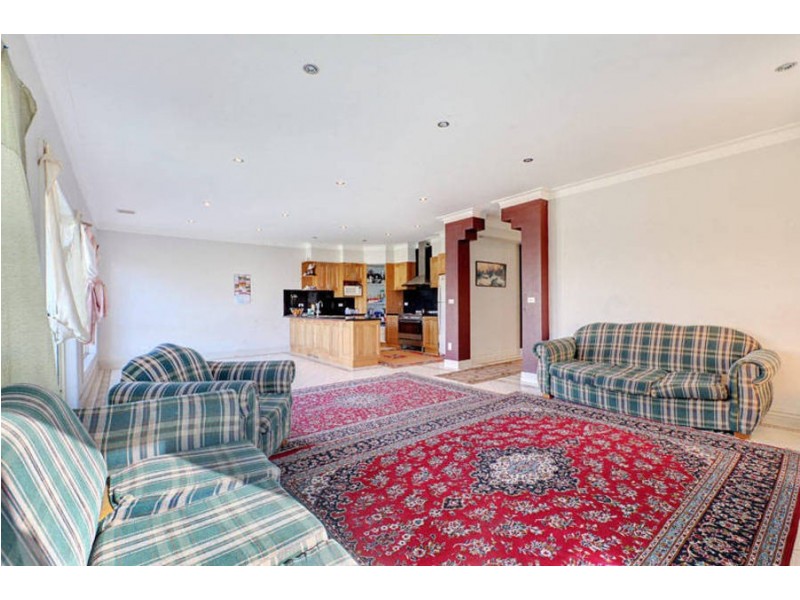 8 Pinelea Court, Roxburgh Park VIC 3064