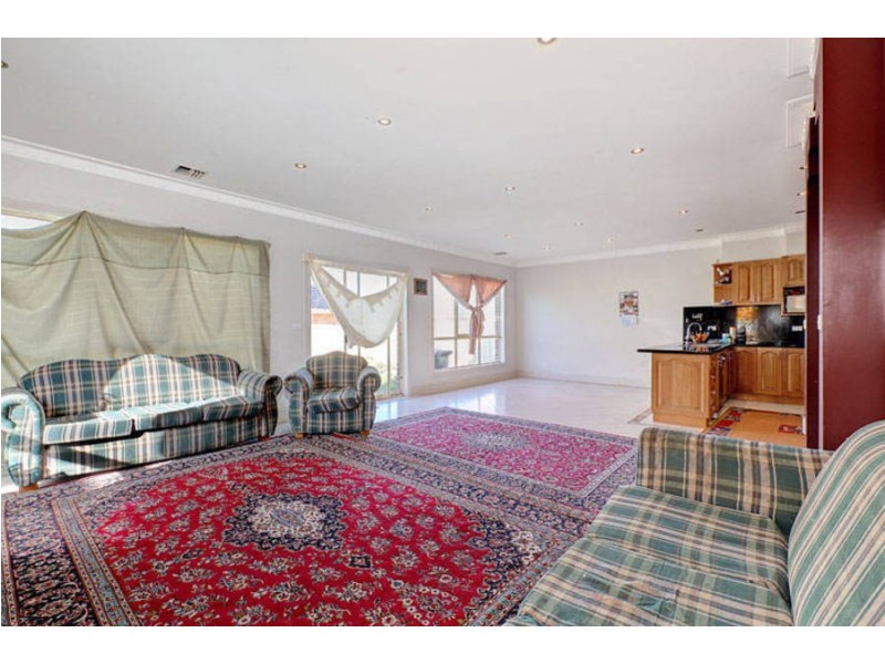 8 Pinelea Court, Roxburgh Park VIC 3064