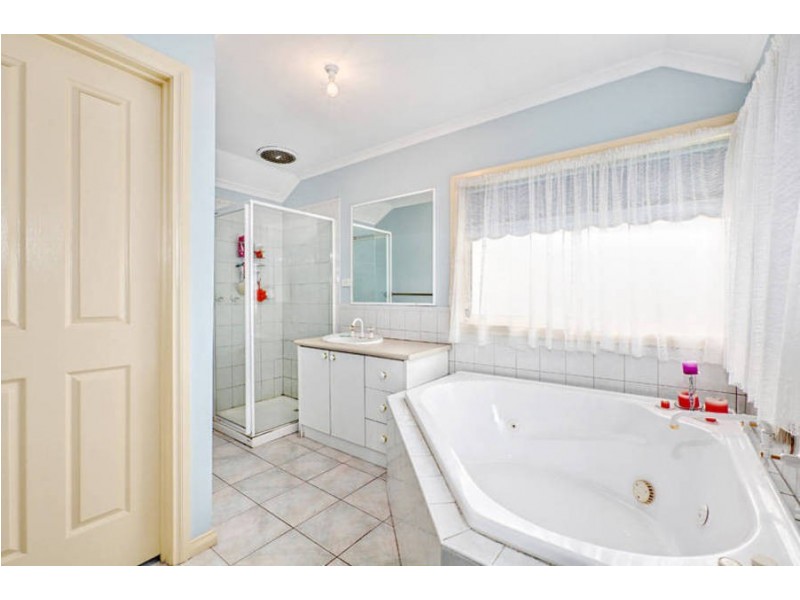 26 Mc Connell Crescent, Roxburgh Park VIC 3064