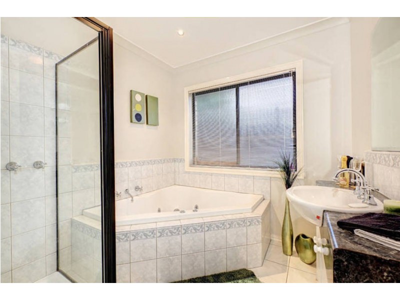 4 Stead Street, Roxburgh Park VIC 3064