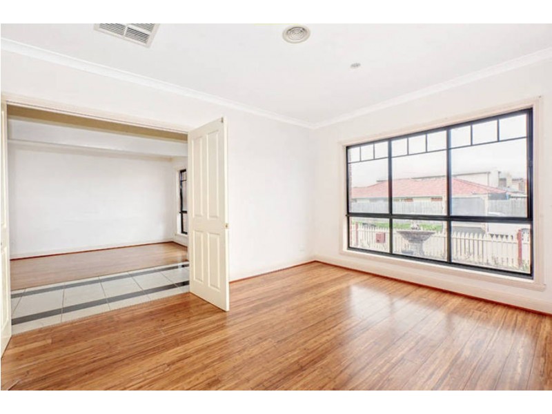 4 Orlando Drive, Roxburgh Park VIC 3064