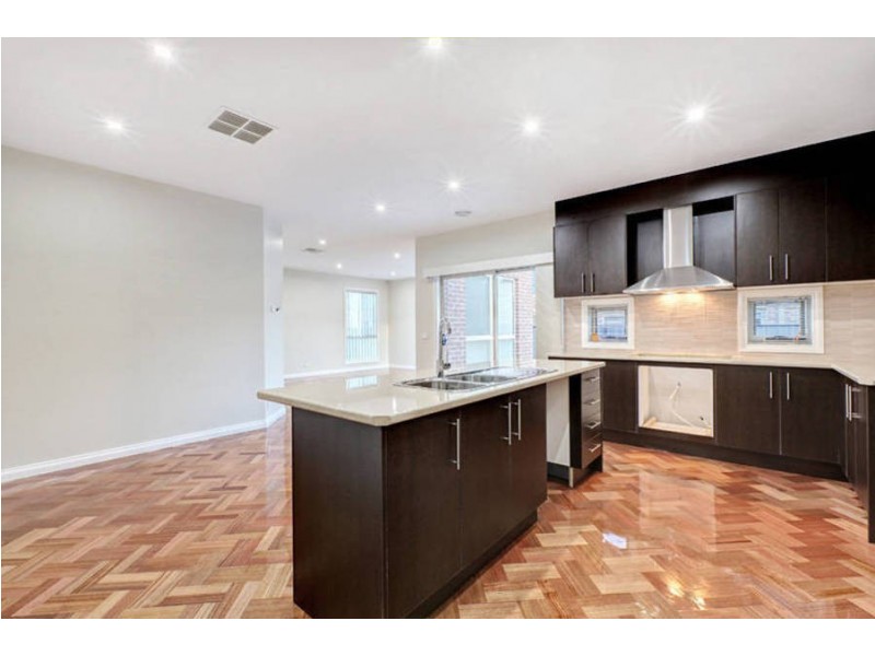 1 Cleveland Drive, Craigieburn VIC 3064