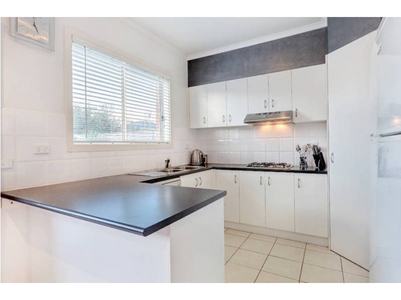 7 Flowerdale Crescent, Roxburgh Park VIC 3064