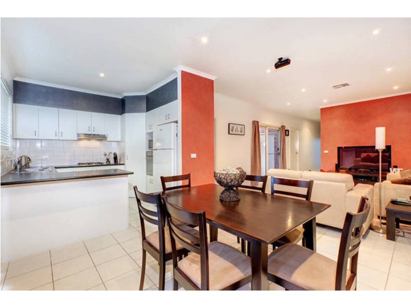 7 Flowerdale Crescent, Roxburgh Park VIC 3064