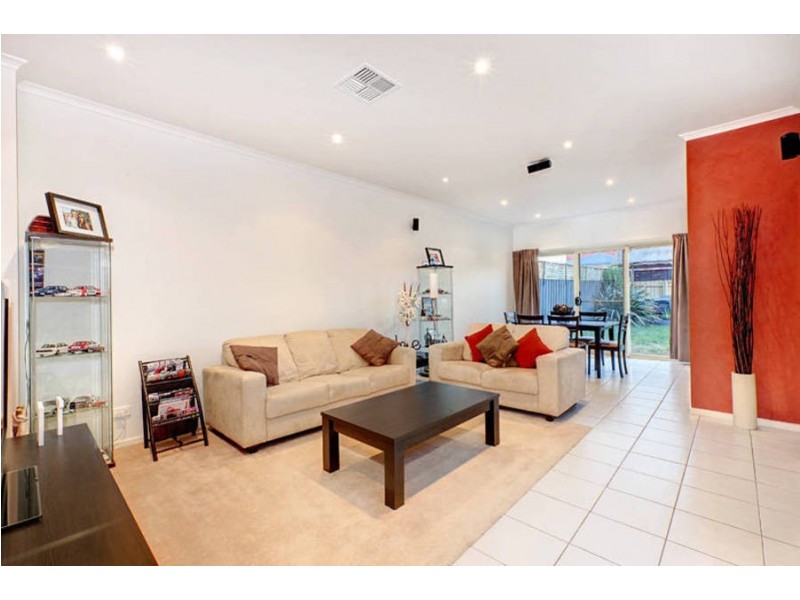 7 Flowerdale Crescent, Roxburgh Park VIC 3064