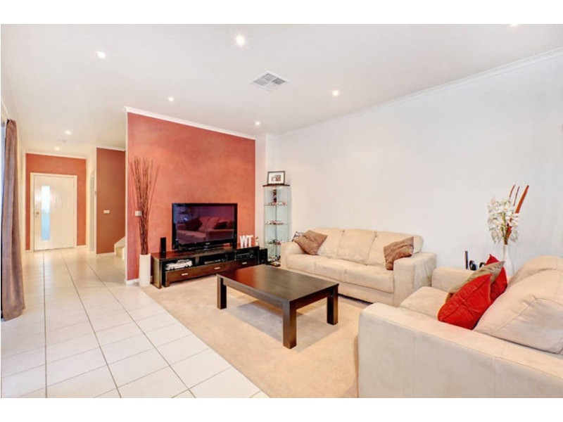 7 Flowerdale Crescent, Roxburgh Park VIC 3064