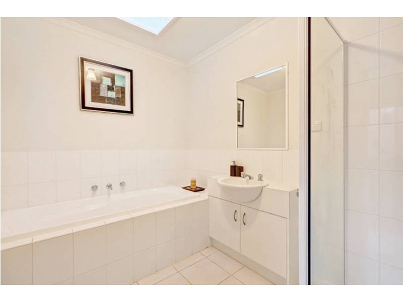 7 Flowerdale Crescent, Roxburgh Park VIC 3064