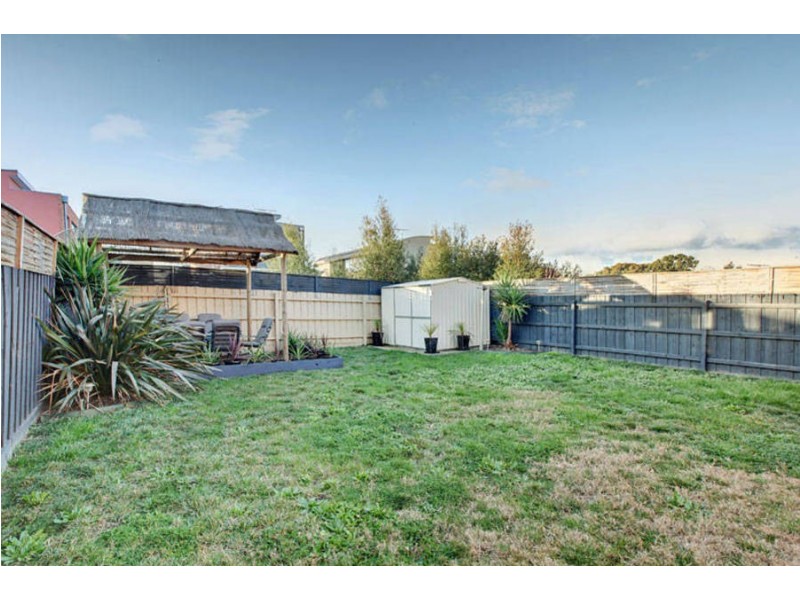 7 Flowerdale Crescent, Roxburgh Park VIC 3064