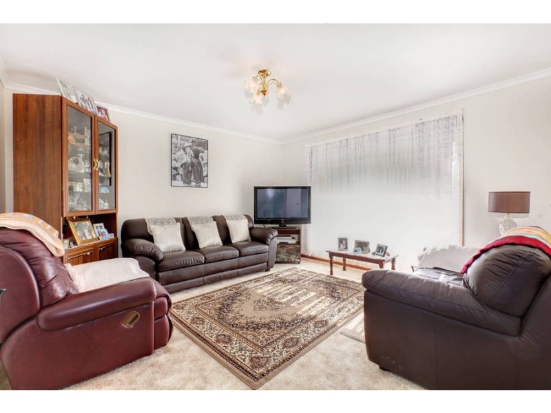 19 Kanooka Grove, Meadow Heights VIC 3048