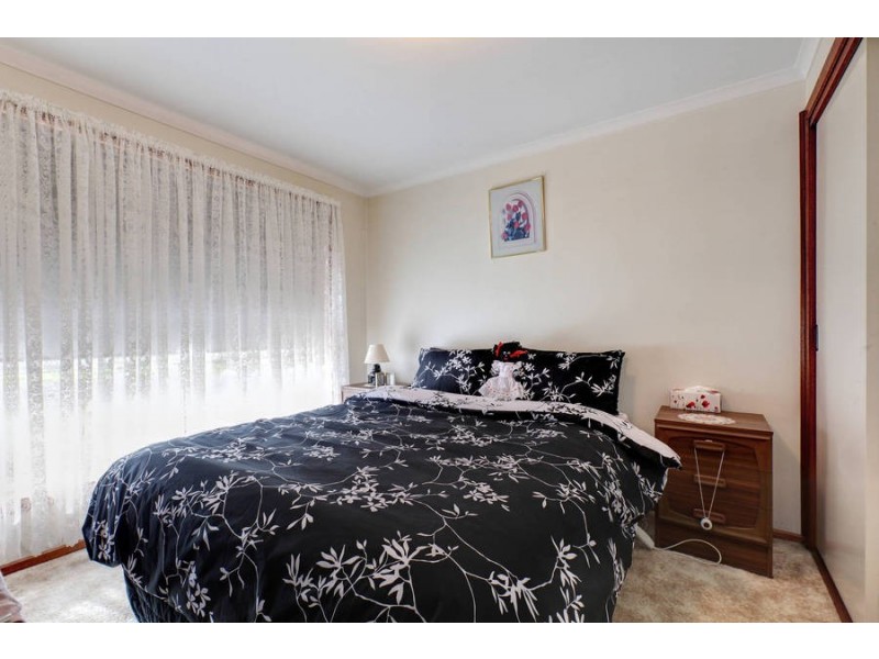 19 Kanooka Grove, Meadow Heights VIC 3048