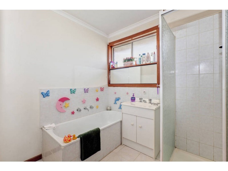 19 Kanooka Grove, Meadow Heights VIC 3048