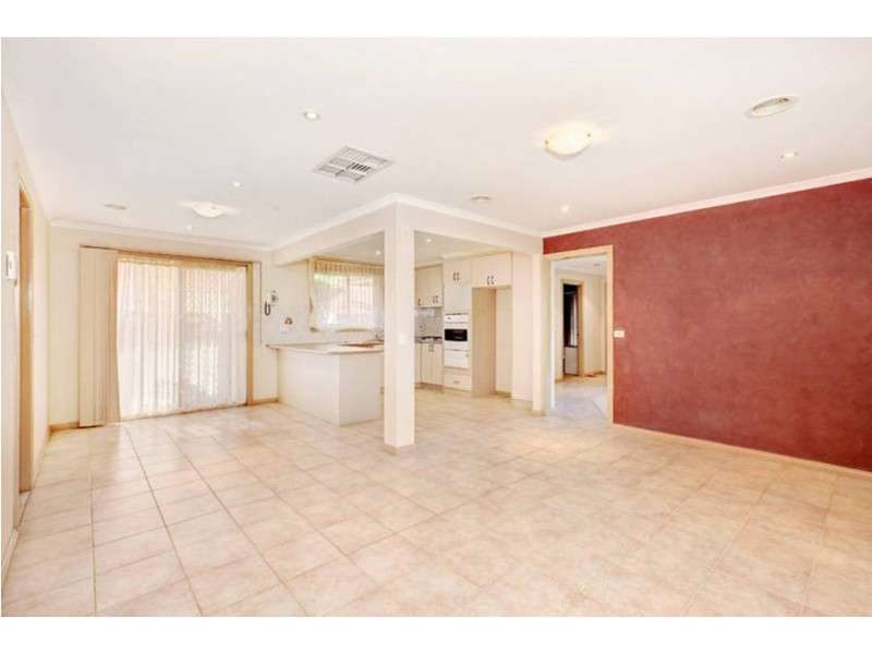 23 McIntyre Avenue, Roxburgh Park VIC 3064