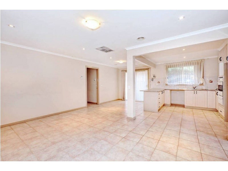 23 McIntyre Avenue, Roxburgh Park VIC 3064