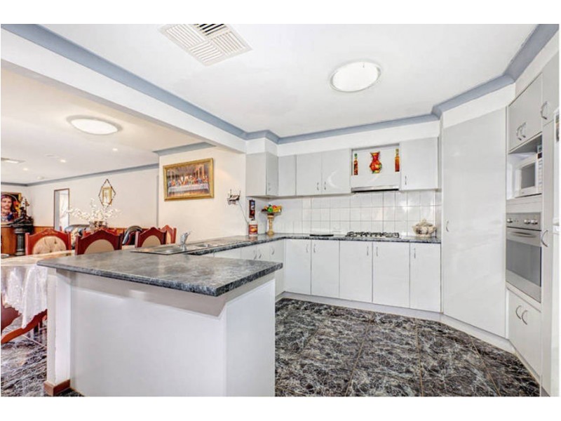 8 Shearer Place, Roxburgh Park VIC 3064