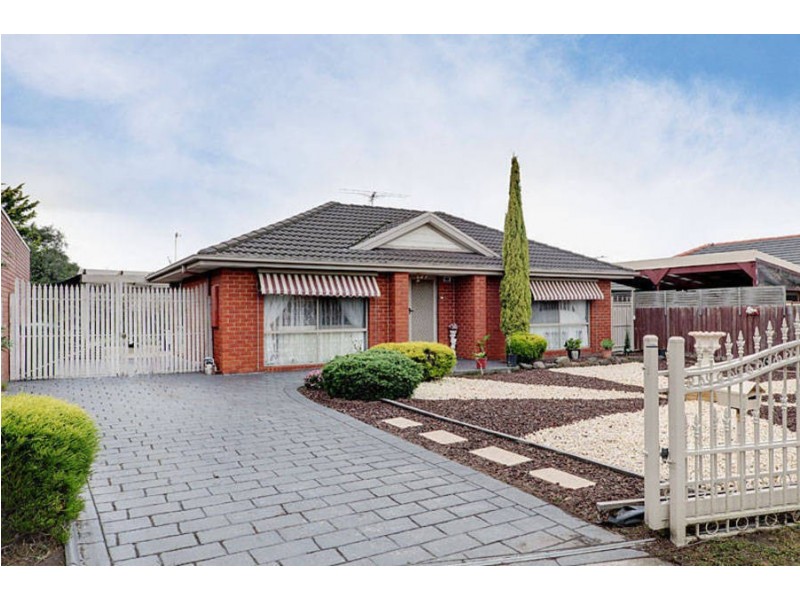 8 Shearer Place, Roxburgh Park VIC 3064
