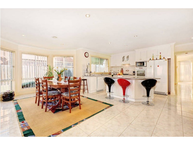 7 Salween Crescent, Roxburgh Park VIC 3064