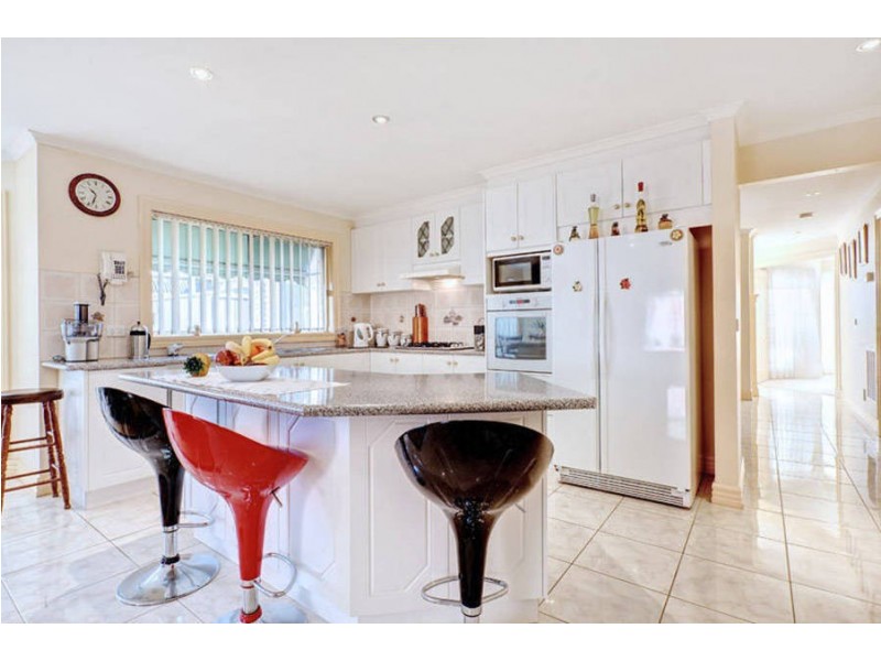 7 Salween Crescent, Roxburgh Park VIC 3064