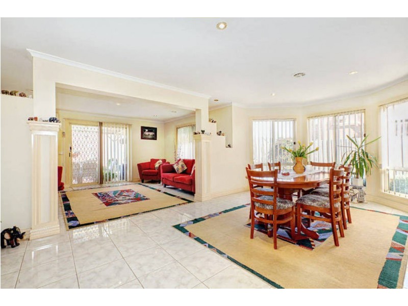 7 Salween Crescent, Roxburgh Park VIC 3064